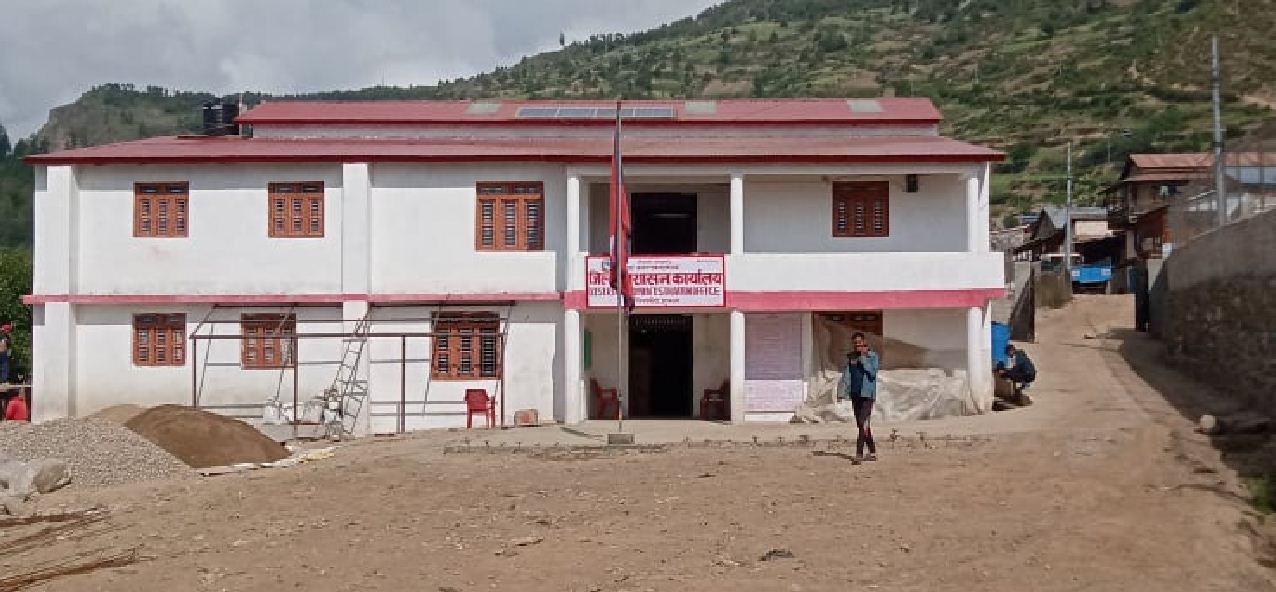 जीर्ण भवनबाट नयाँ भवनमा 